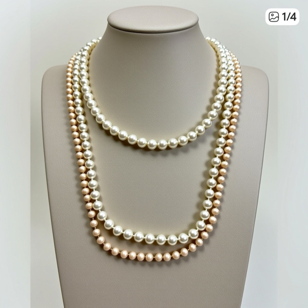 🧚🏻‍♀️ Bundle of three coordinating fashion pearl necklaces 3️⃣
